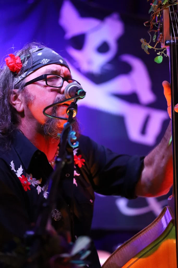 Live music most Friday and Saturday nights